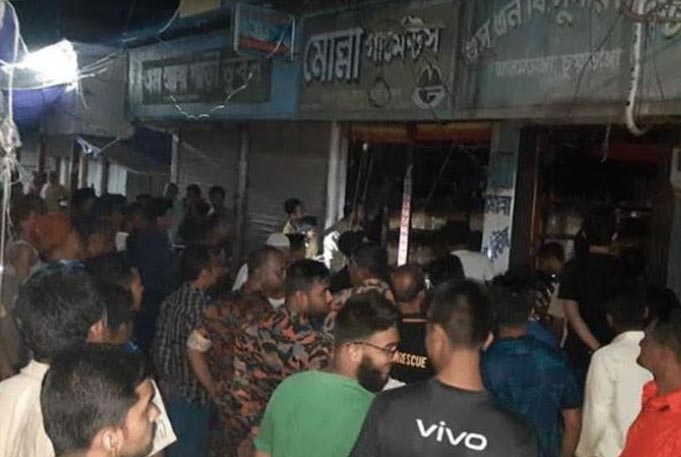 আলমডাঙ্গায় গার্মেন্টস পট্টিতে অগ্নিকাণ্ড