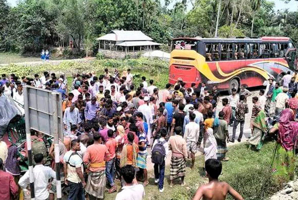 টাঙ্গাই‌লে অটোরিকশাকে বাসের ধাক্কা, দুই স্কুলছাত্রীসহ নিহত ৪

