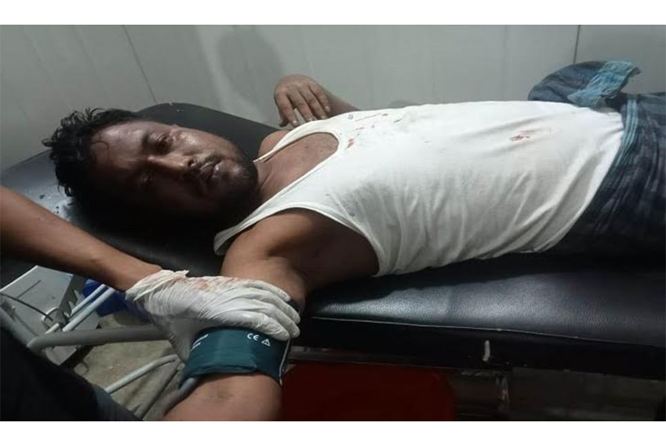 সন্ত্রাসীদের হামলায় রোহিঙ্গা মাঝি গুলিবিদ্ধ