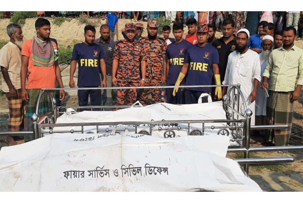 পটুয়াখালীতে বিয়ের ট্রলার ডুবির ঘটনায় বরসহ ৪ জনের লাশ উদ্ধার