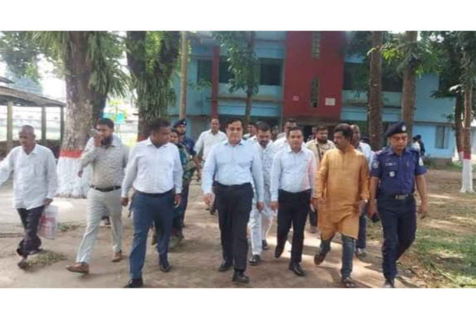 ময়মনসিংহ বিভাগীয় কমিশনারের ফুলপুর পরিদর্শন 