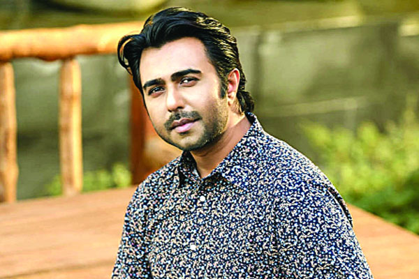 আউটসাইডার অপূর্ব