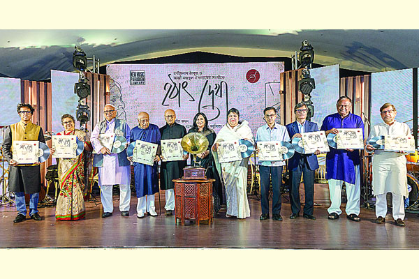 ‘হঠাৎ দেখা’র মোড়ক উন্মোচন