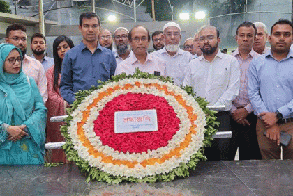 বঙ্গবন্ধুর প্রতিকৃতিতে শিক্ষা প্রকৌশল অধিদপ্তর ইঞ্জিনিয়ার্স অ্যাসোসিয়েশনের শ্রদ্ধা