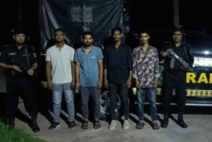 পদ্মা সেতু উত্তর এলাকা থেকে চার ছিনতাইকারী গ্রেফতার