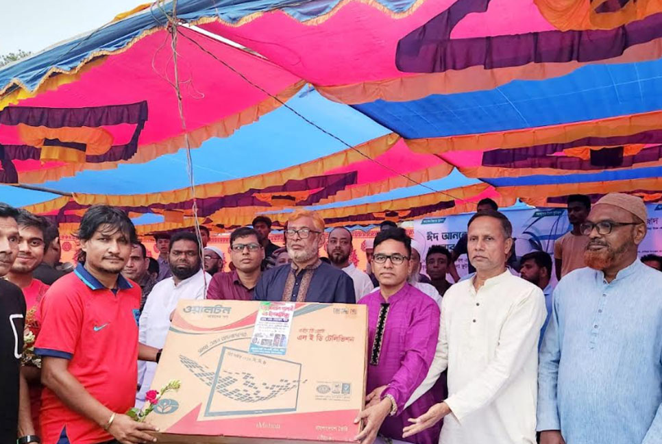 দেবিদ্বারে প্রীতি ফুটবল ম্যাচ অনুষ্ঠিত