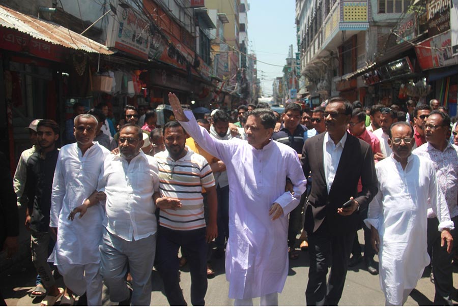 বরিশাল সিটি নির্বাচন: আওয়ামী লীগ প্রার্থী খোকন সেরনিয়াবাতের গণসংযোগ 