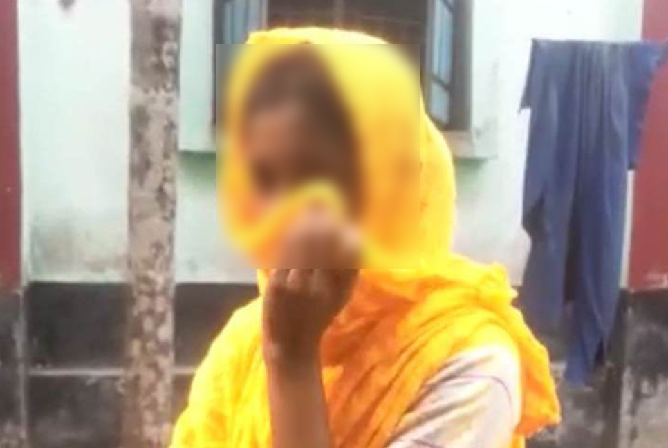 বিয়ের দাবিতে প্রেমিকের বাড়িতে অনশনে তরুণী