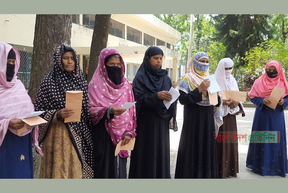 টাকার বিনিময়ে আশ্রয়ণ প্রকল্পের ঘর; ‘পাঁচশত ট্যাকাও কম নেয়নি’