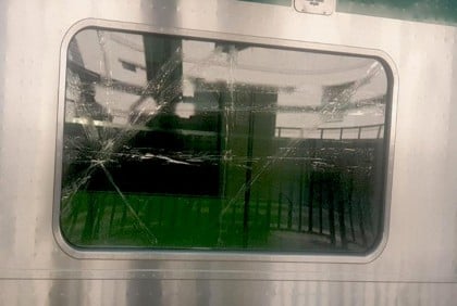 মেট্রোরেলের জানালায় ঢিল ছোড়ার ঘটনায় মামলা