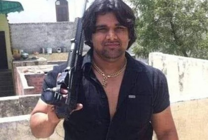 ভারতের জেলে গ্যাংস্টারকে রড দিয়ে পিটিয়ে হত্যা