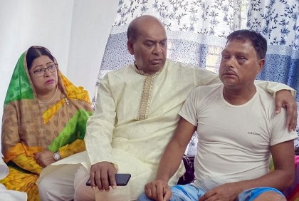 সড়ক দুর্ঘটনায় আহত আওয়ামী লীগ নেতার পাশে দাঁড়ালেন এমপি মহিব
