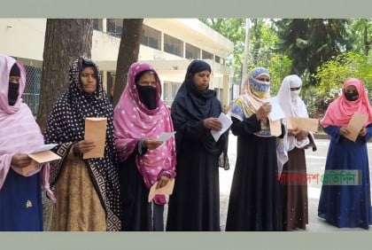 টাকার বিনিময়ে আশ্রয়ণ প্রকল্পের ঘর; ‘পাঁচশত ট্যাকাও কম নেয়নি’