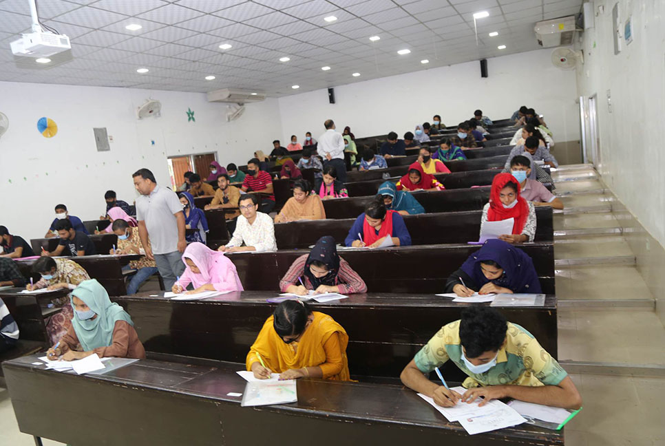 রাবিতে প্রতি আসনে লড়বে ৪৫ ভর্তিচ্ছু 