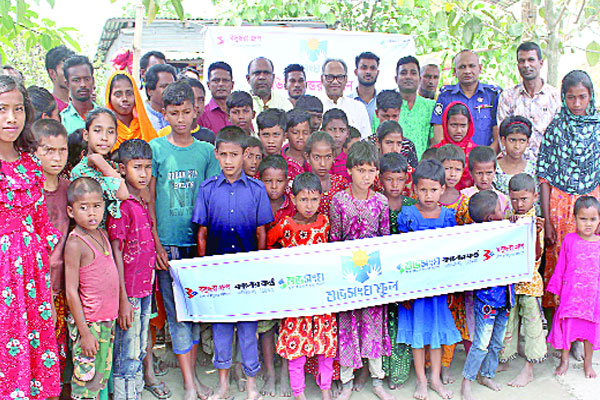 প্রত্যন্ত চরে শিক্ষার আলো ছড়াচ্ছে বসুন্ধরা