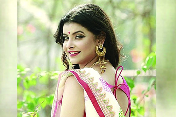 ‘এক্স হাসব্যান্ড’ নিয়ে ফারিয়া