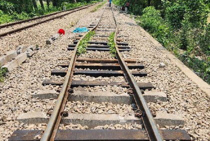 নাটোরে ট্রেনে কাটা পড়ে অজ্ঞাত ব্যক্তির মৃত্যু