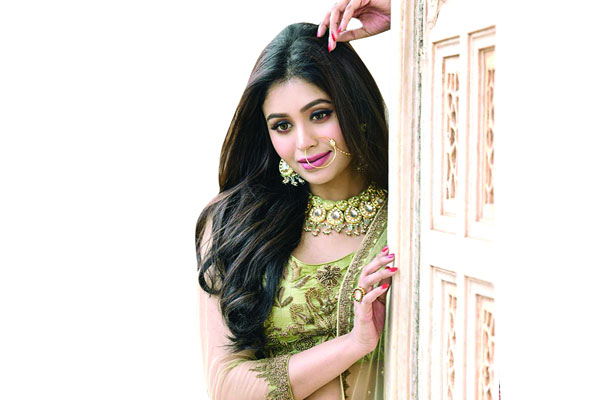 চোখ ধাঁধানো ঋতাভরী