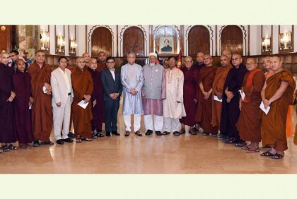 জনকল্যাণে কাজ করতে বৌদ্ধ নেতাদের প্রতি রাষ্ট্রপতির আহ্বান