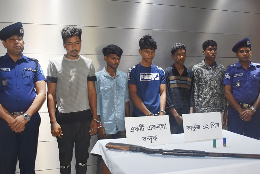 ‘ছিনতাইয়ের জন্য’ স্কুল শিক্ষককে খুন, গ্রেফতার ৫