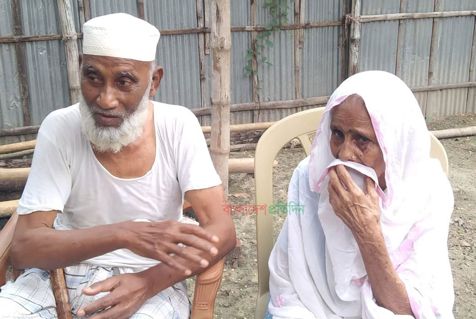 সব হাতিয়ে নিয়ে বাবা-মাকে বাড়ি থেকে বের করে দিল ৭ সন্তান