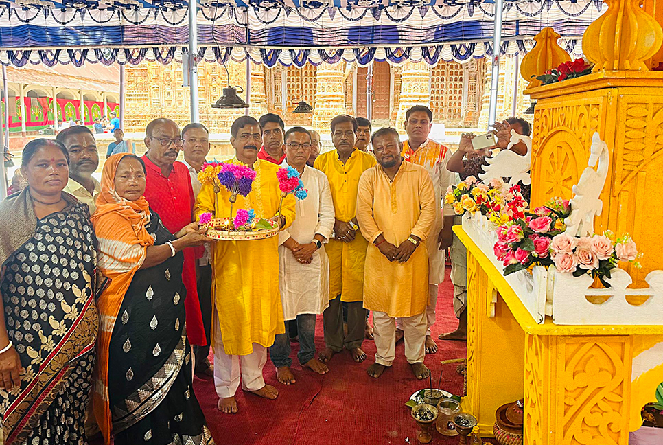 কান্তজীউ মন্দিরে অষ্টকালীন লীলা কীর্তন শুরু