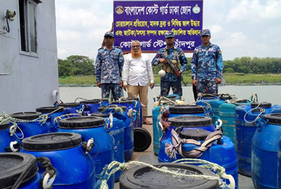 চাঁদপুরে তিন লাখ চিংড়ি পোনা জব্দ