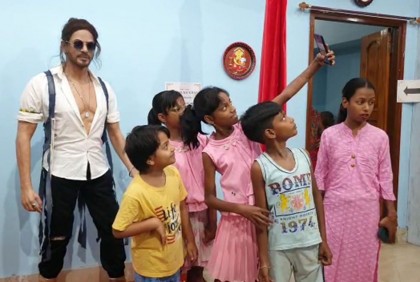 আসানসোলে শাহরুখ খান! একনজর দেখতে ভিড়