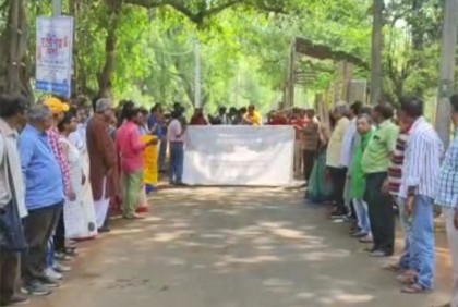 অমর্ত্য সেনকে হেনস্থা; শান্তিনিকেতনে নাগরিক সমাজের মানববন্ধন