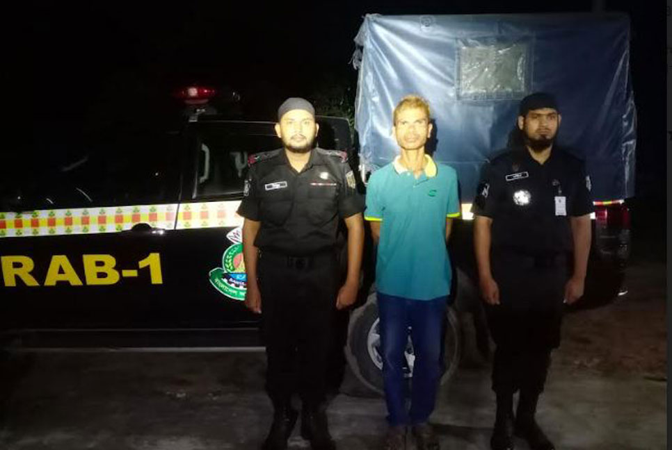 স্ত্রীকে হত্যার পর পালিয়ে যাওয়া স্বামী গ্রেফতার

