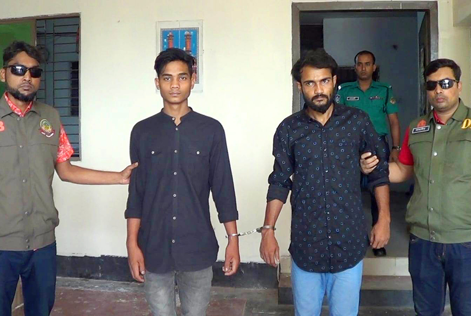 গাজীপুরে ইয়াবা উদ্ধার, দুই যুবক গ্রেফতার

