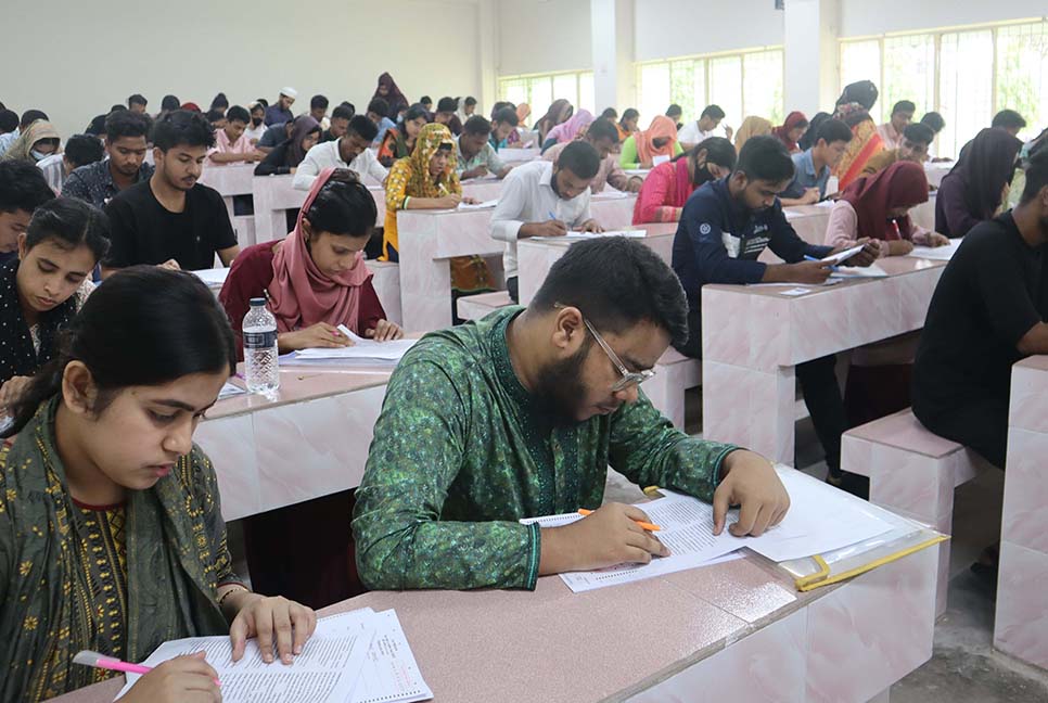 বাকৃবিতে ঢাবির ‘খ’ ইউনিটের ভর্তি পরীক্ষা, উপস্থিতি ৯৬ শতাংশ