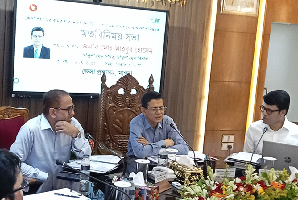 ‘নিজেকে জনগণের সেবক মনে না করলে চাকরি করার দরকার নেই’