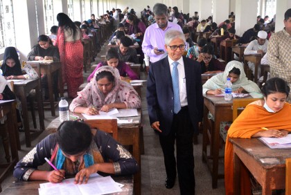 ঢাবির ‘কলা, আইন ও সামাজিক বিজ্ঞান’ ইউনিটের ভর্তি পরীক্ষা অনুষ্ঠিত