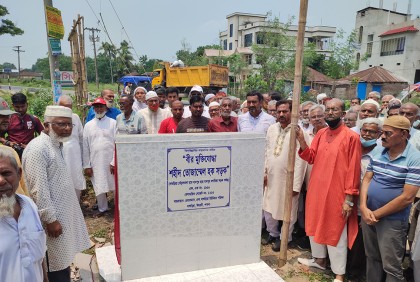 পাবনায় বীর মুক্তিযোদ্ধা শহীদ তোজাম্মেল হক সড়কের ফলক উন্মোচন