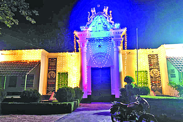রবীন্দ্রজয়ন্তীর জন্য সাজছে পতিসর