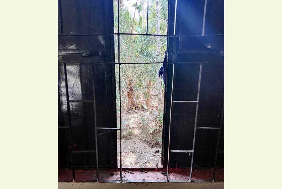 বাগেরহাটে প্রাথমিক বিদ্যালয়ে গ্রিল কেটে চুরি