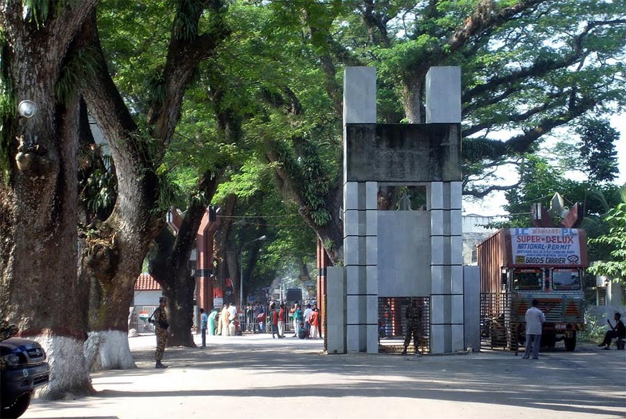 বেনাপোলে যাত্রীর পেটে মিলল ২টি স্বর্ণের বার