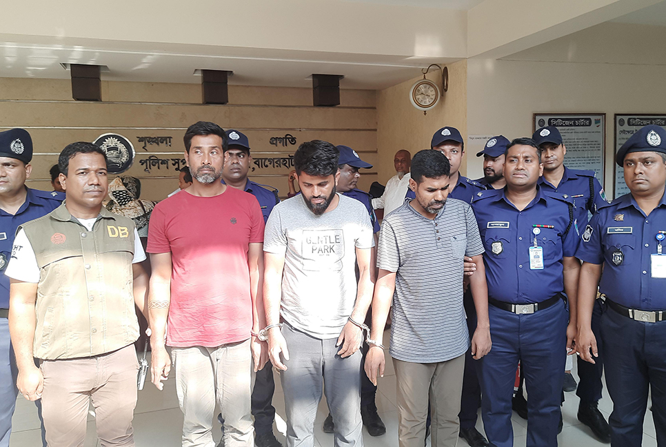বাগেরহাটে ৫ ডাকাত গ্রেফতার

