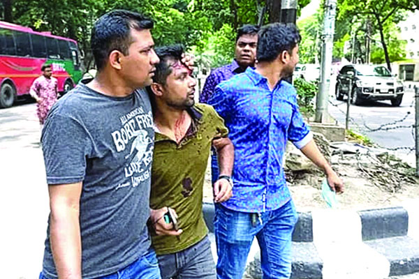 পরীক্ষার্থীদের ফুল দেওয়া নিয়ে হামলা ছাত্রদলের ওপর