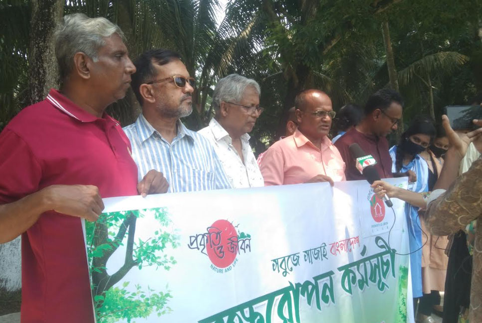 বরগুনা সরকারি কলেজে বৃক্ষ রোপণ