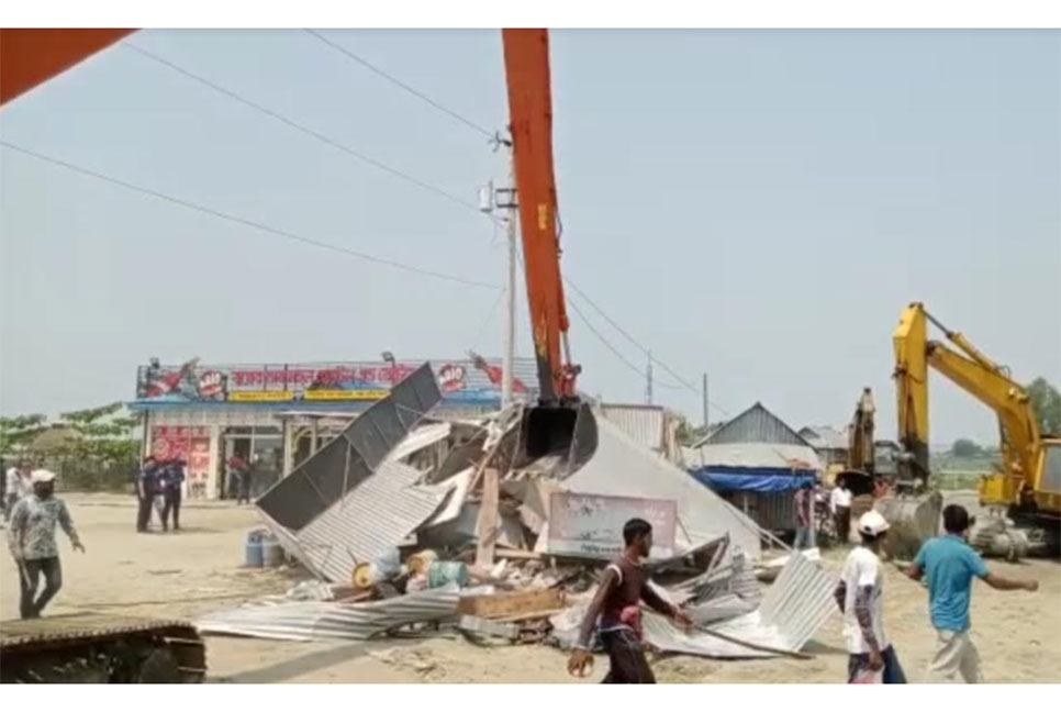 শিমুলিয়া ঘাটে অবৈধ স্থাপনা উচ্ছেদ অভিযান