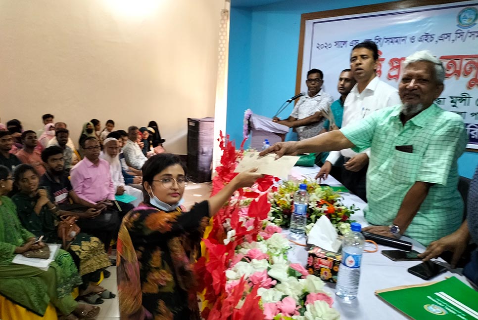 গোপালগঞ্জে ২৩৬ শিক্ষার্থীর মাঝে বৃত্তি প্রদান