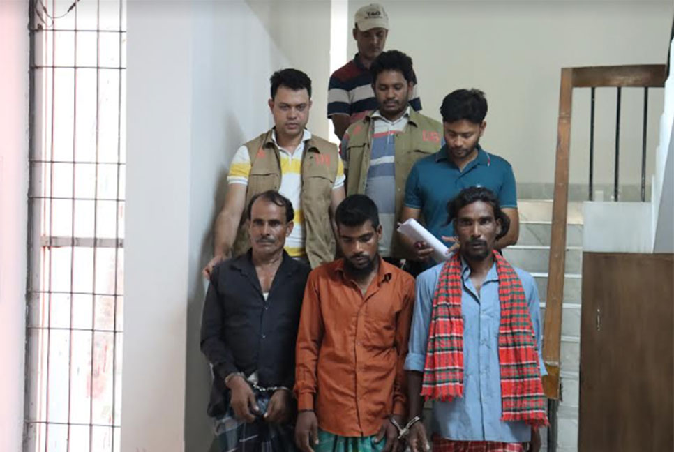 মানিকগঞ্জে দুইটি চোরাই অটো উদ্ধার, গ্রেফতার ৪ 