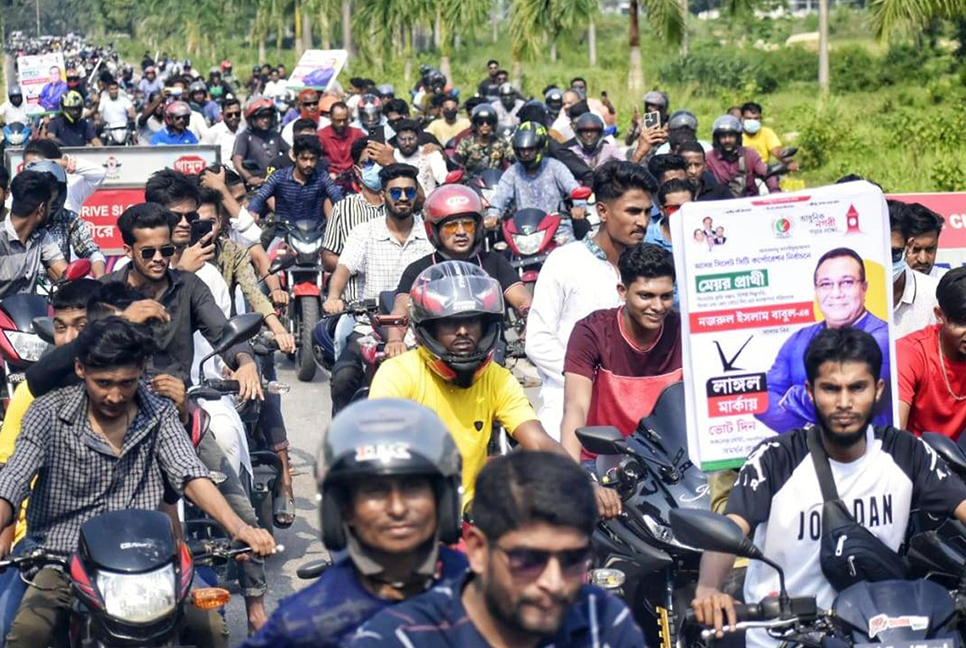 মনোনয়নপত্র সংগ্রহ করেছেন আনোয়ার, ইভিএমে ভয় নেই বাবুলের