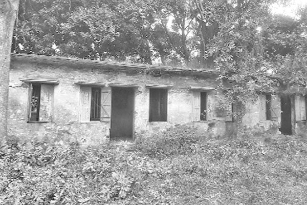 সখীপুরে জরাজীর্ণ ভবনে স্বাস্থ্যসেবা