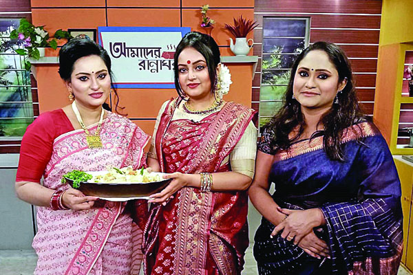 রবীন্দ্র রসুইতে ঐন্দ্রিলা-সোনিয়া-রন্টি
