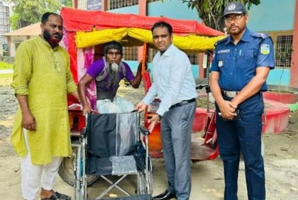 ফুলপুরে প্রতিবন্ধীর মাঝে হুইল চেয়ার বিতরণ 