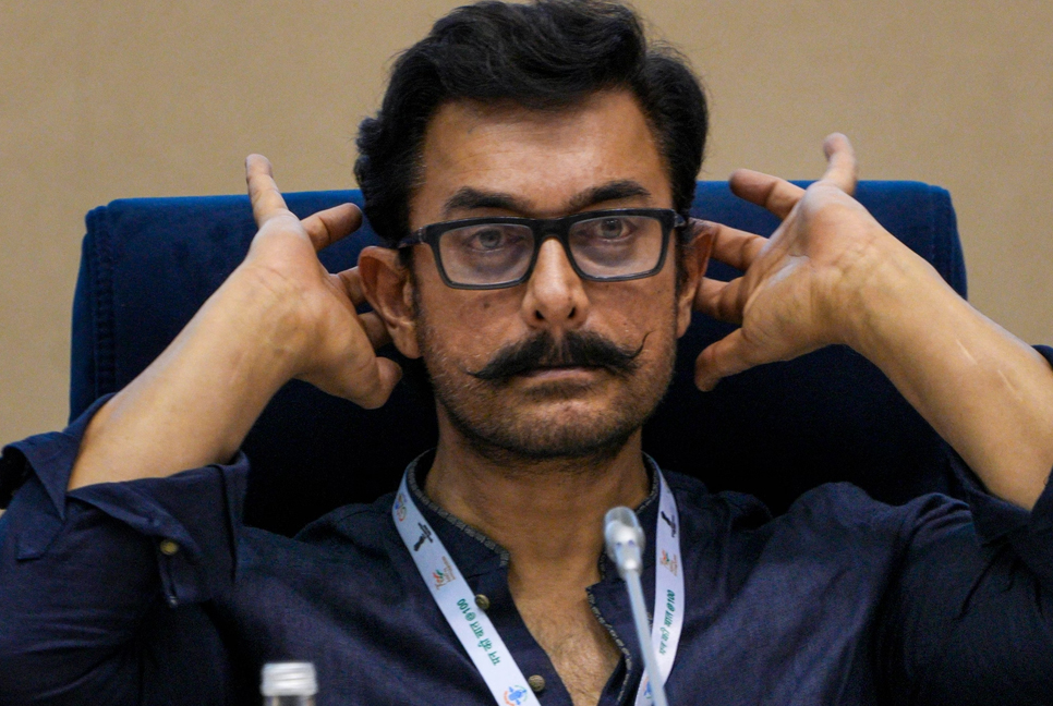 ধ্যান শিখতে নেপালে আমির খান!