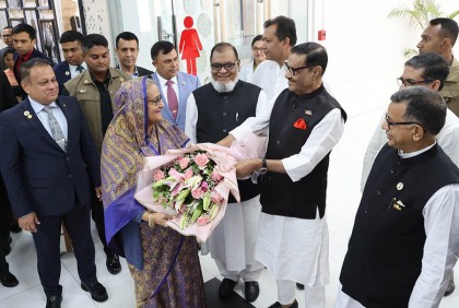 দেশে ফিরেছেন প্রধানমন্ত্রী শেখ হাসিনা